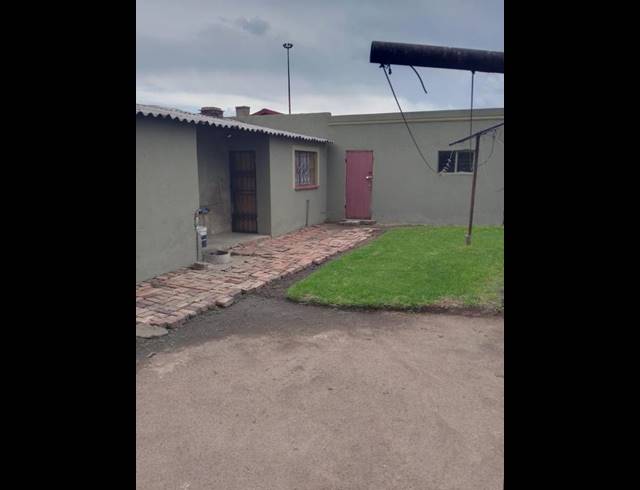 5 BEDROOM HOUSE FOR SALE IN KWA THEMA
